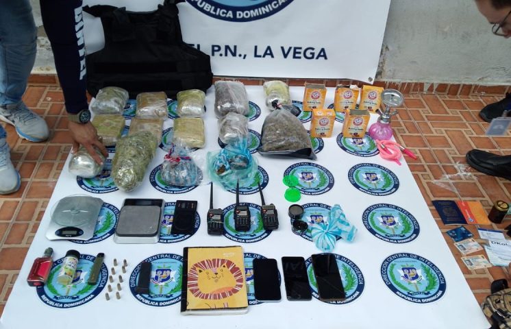 Arrestan a “Chonino” y “Kauli”, le ocupan armas de fuego y presuntas sustancias ilícitas