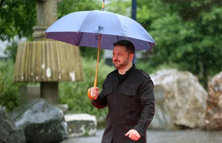 Zelenski pide sanciones contra Rusia si no acepta un alto el fuego en Estambul