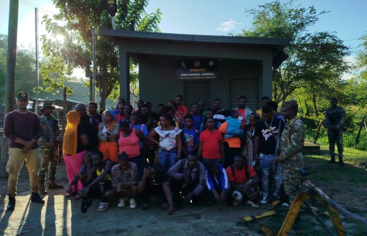 Detienen 44 haitianos indocumentados mientras se desplazaban por zona rural de Dajabón