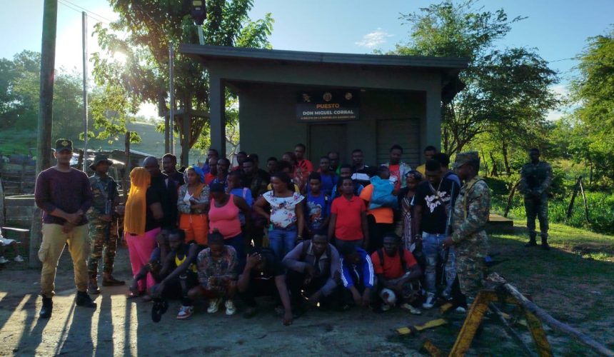 Detienen 44 haitianos indocumentados mientras se desplazaban por zona rural de Dajabón
