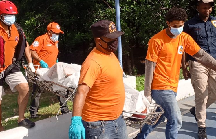 Defensa Civil recupera cadáver hallado en la ribera del río Yaque del Norte, en Santiago 