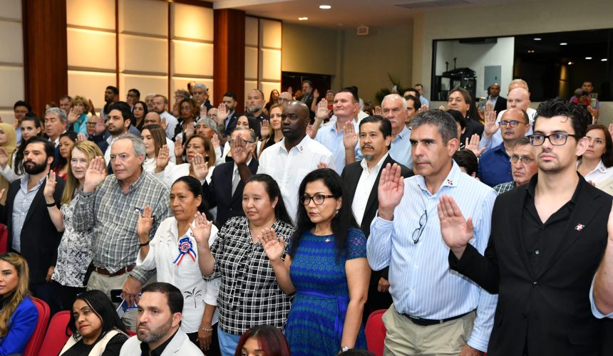 Faride Raful juramenta 82 nuevos extranjeros que asumieron la nacionalidad dominicana  