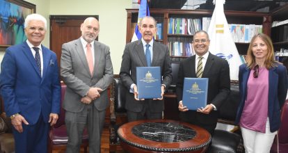 MESCyT firma acuerdo para becas con Universidad Dominicana San Valero
