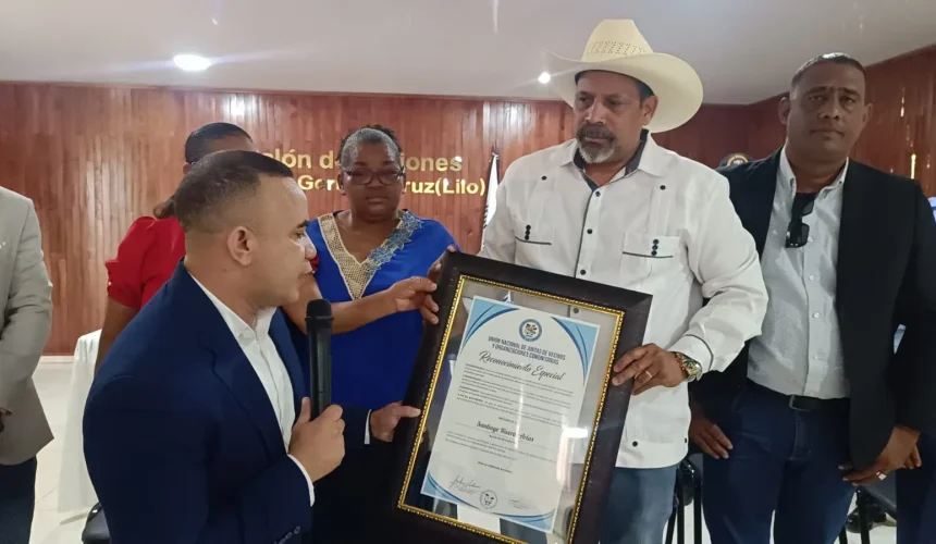 Otorgan reconocimiento a alcalde Santiago Riverón “por su defensa de territorio”
