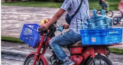 Encuesta revela que el 62 % de los deliveries de colmados en el  DN son menores de edad