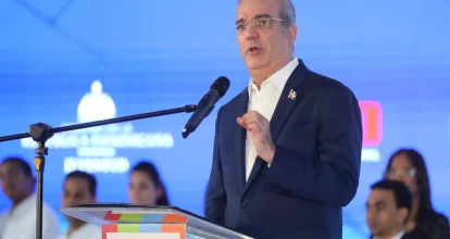 Abinader respalda aumento salarial al sector público: “Se lo merecen y lo necesitan”