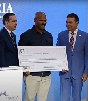 Jack Mateo recibe el Premio al Emprendedor Industrial por su innovador proyecto de Inteligencia Artificial