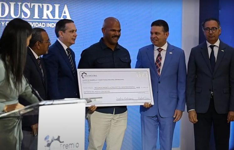 Jack Mateo recibe el Premio al Emprendedor Industrial por su innovador proyecto de Inteligencia Artificial