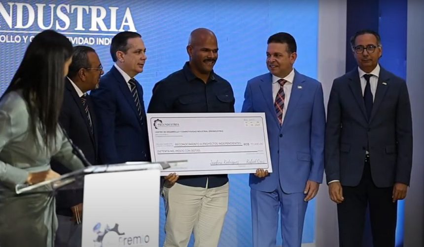 Jack Mateo recibe el Premio al Emprendedor Industrial por su innovador proyecto de Inteligencia Artificial