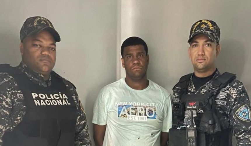 Detienen a joven que mató a su padre a palos en Salcedo