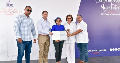 Mived otorga títulos de propiedad en Bayaguana