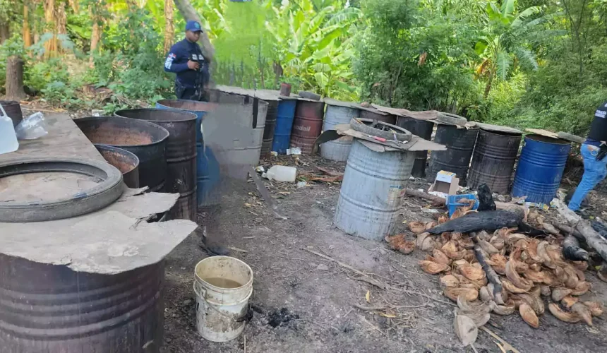 Policía desmantela fábrica de ron adulterado y arresta a un sospechoso en Tamayo