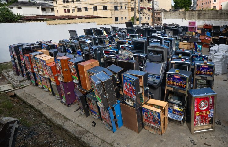 Ministerio de Hacienda aniquila más de 1,500 equipos usados para venta ilegal de juegos de azar