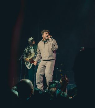 Barak enciende la fe a casa llena en el Prudential Center de Nueva Jersey