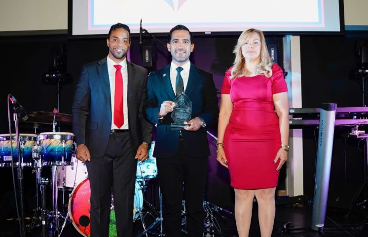 Friends United for Health reconoce en Miami labor del Dr. Luis Cruz Camacho