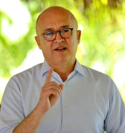 Francisco Domínguez Brito: “El PRM pisa a los pobres con promesas y con pisos de tierra”.