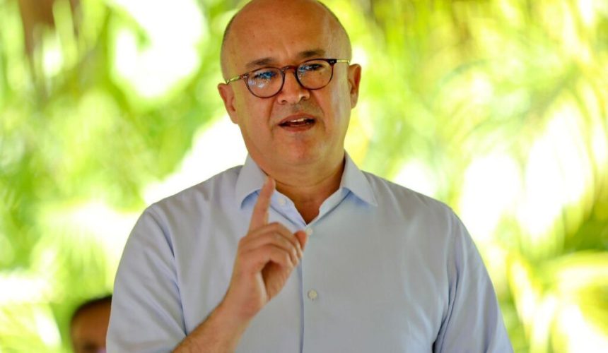 Francisco Domínguez Brito: “El PRM pisa a los pobres con promesas y con pisos de tierra”.