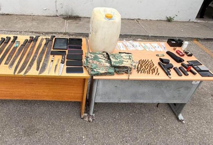 Ocupan armas de fuego, balanzas, ron adulterado y prendas militares durante operativo en Barahona