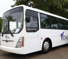 IDAC entrega modernos autobuses para transporte de los servidores