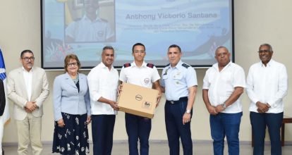 Inposdom premia talento estudiantil en concurso epistolar UPU