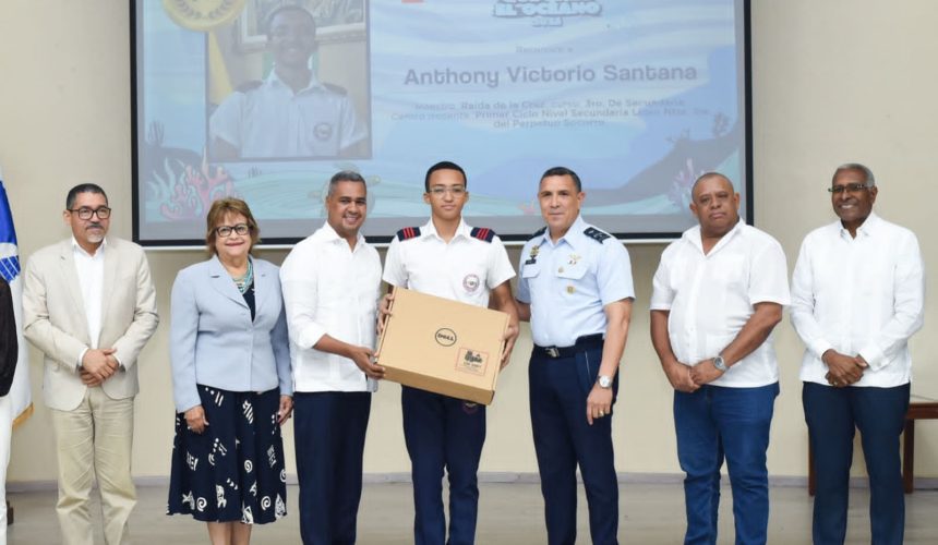 Inposdom premia talento estudiantil en concurso epistolar UPU