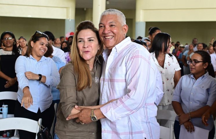 Radhamés González dice: “con Carolina garantizamos ganar elecciones 2028 y seguir en el poder”