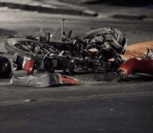 Mueren dos motoristas al colisionar de frente en Santiago 