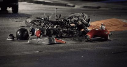 Mueren dos motoristas al colisionar de frente en Santiago 