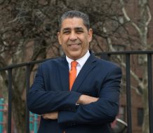 Adriano Espaillat rinde homenaje a madres dominicanas propietarias de salones de belleza en Nueva York 