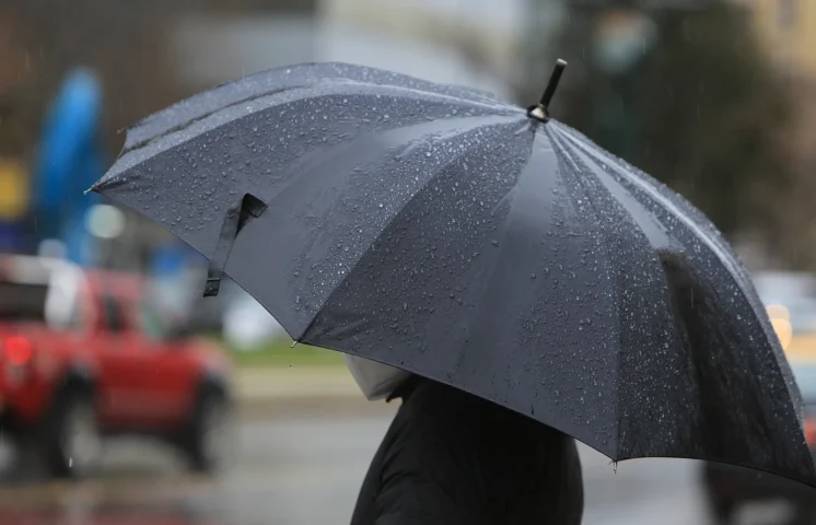 Se prevén lluvias locales la tarde de este viernes debido a una débil vaguada 