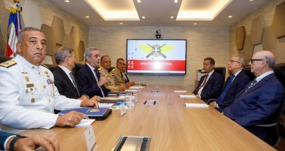 Reunión de Abinader con expresidentes culmina con cuatro acuerdos ante crisis migratoria en RD