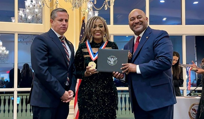 Omayra Álvarez es reconocida por la Casa Blanca en los Premios Al Servicio Voluntario