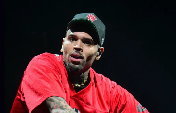 Chris Brown detenido en Reino Unido tras ser acusado de agresión grave a un productor musical