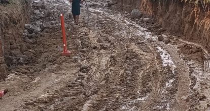 Protestan por la paralización de carretera que conecta varias comunidades en Puerto Plata