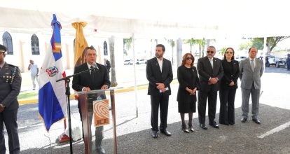JCE remoza panteón de familias Woss y Gil como homenaje póstumo