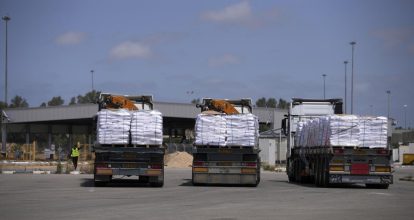 Camiones con ayuda para Gaza aún esperan en el lado gazatí de la frontera 