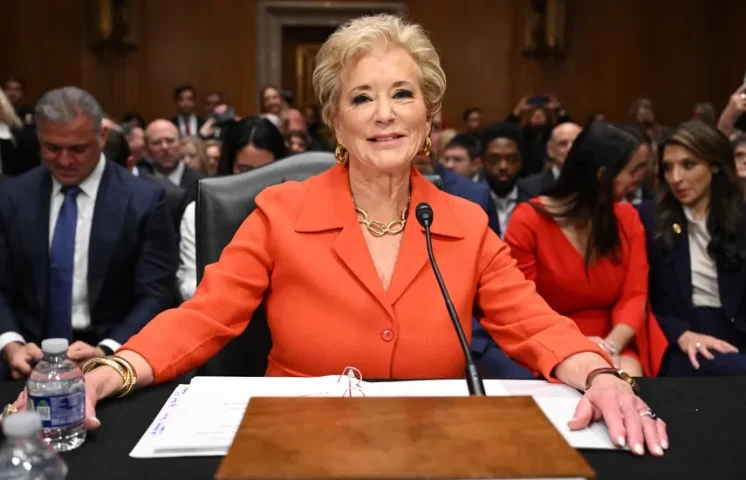 Secretaria de Educación de EE. UU. envía a Harvard una carta oficial con múltiples errores gramaticales