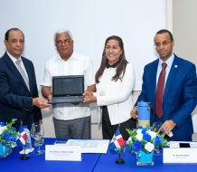 Gobierno entrega más de mil equipos tecnológicos a gobernaciones y entidades públicas