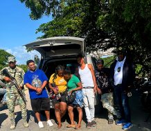 Apresan a tres hombres ocultaban haitianas indocumentadas entre maniquíes en Montecristi