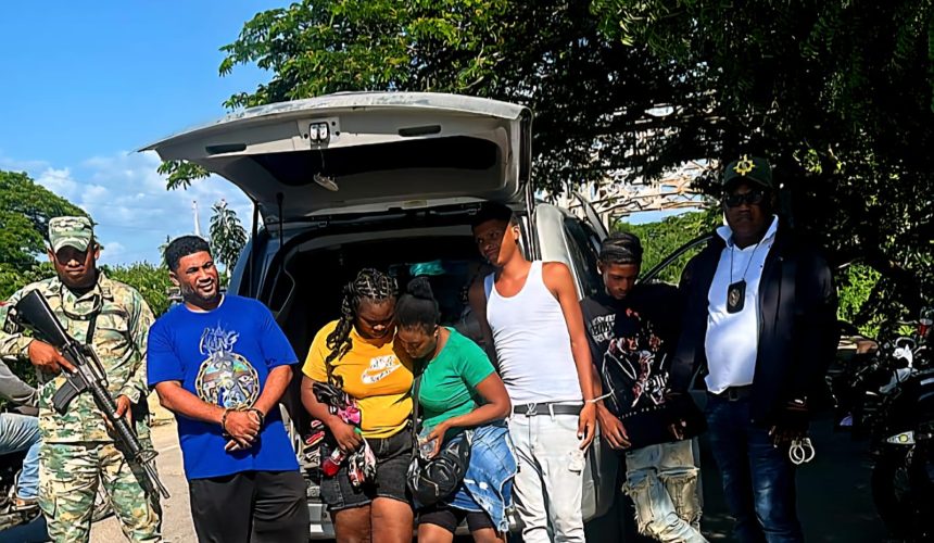 Apresan a tres hombres ocultaban haitianas indocumentadas entre maniquíes en Montecristi