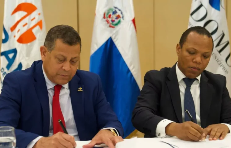 Fedomu e Intrant firman convenio para fortalecer la seguridad vial y el transporte en los municipios  