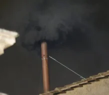 Humo negro: No hay papa tras la primera votación del cónclave