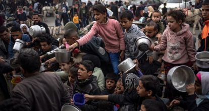 Caos en Gaza en primer día de ayuda de EE.UU. tras semanas de hambre 