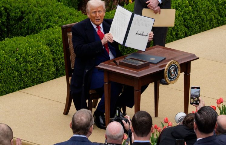 Trump descarta bajar aranceles para negociar con China