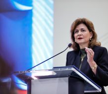 Raquel Peña aboga por integrar a más jóvenes en ciencia y tecnología; advierte sobre riesgos de la IA