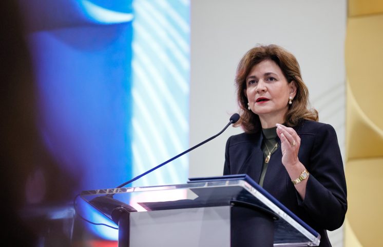 Raquel Peña aboga por integrar a más jóvenes en ciencia y tecnología; advierte sobre riesgos de la IA
