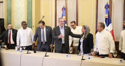 Abinader reconoce a médicos forenses por histórica labor en tragedia del Jet Set