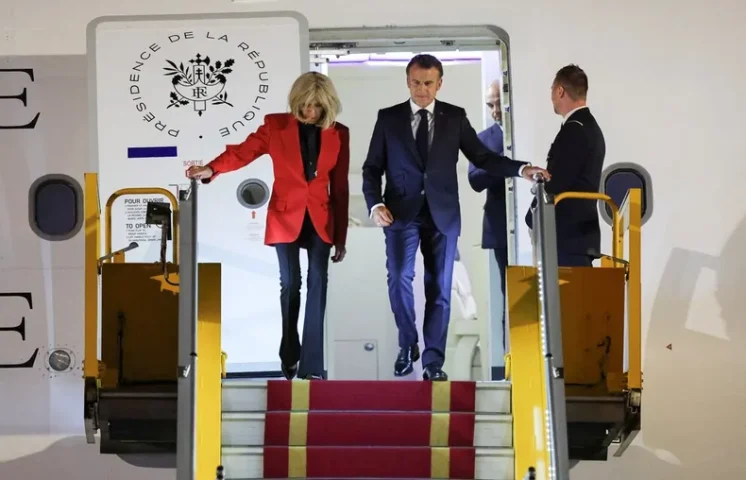 Presidente francés se refiere al incidente que lo involucra a él y su esposa