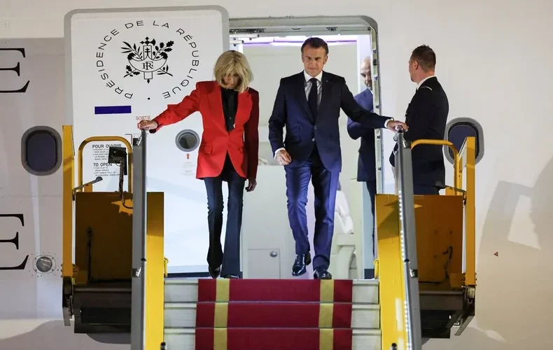 Presidente francés se refiere al incidente que lo involucra a él y su esposa