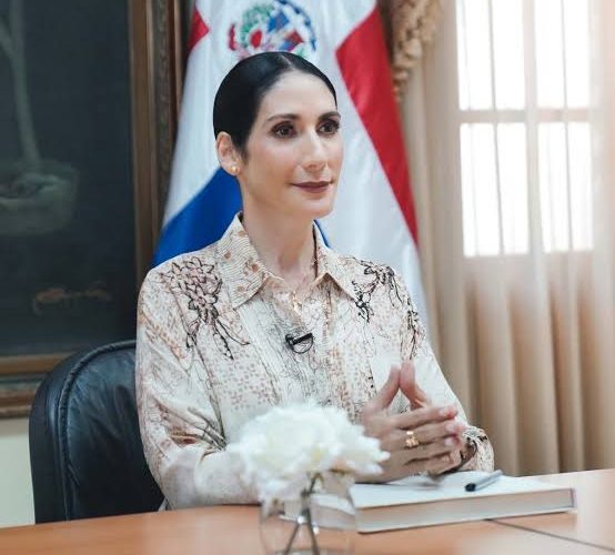 Primera dama respalda a Faride Raful ante difamaciones: “Un clic no borra lo que se dijo”